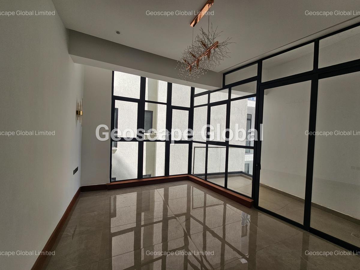 4 Bed Apartment with En Suite in Riverside - 10