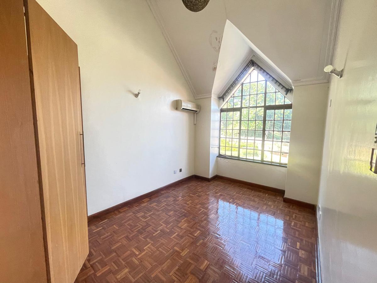 5 Bed Townhouse with En Suite in Lavington - 16