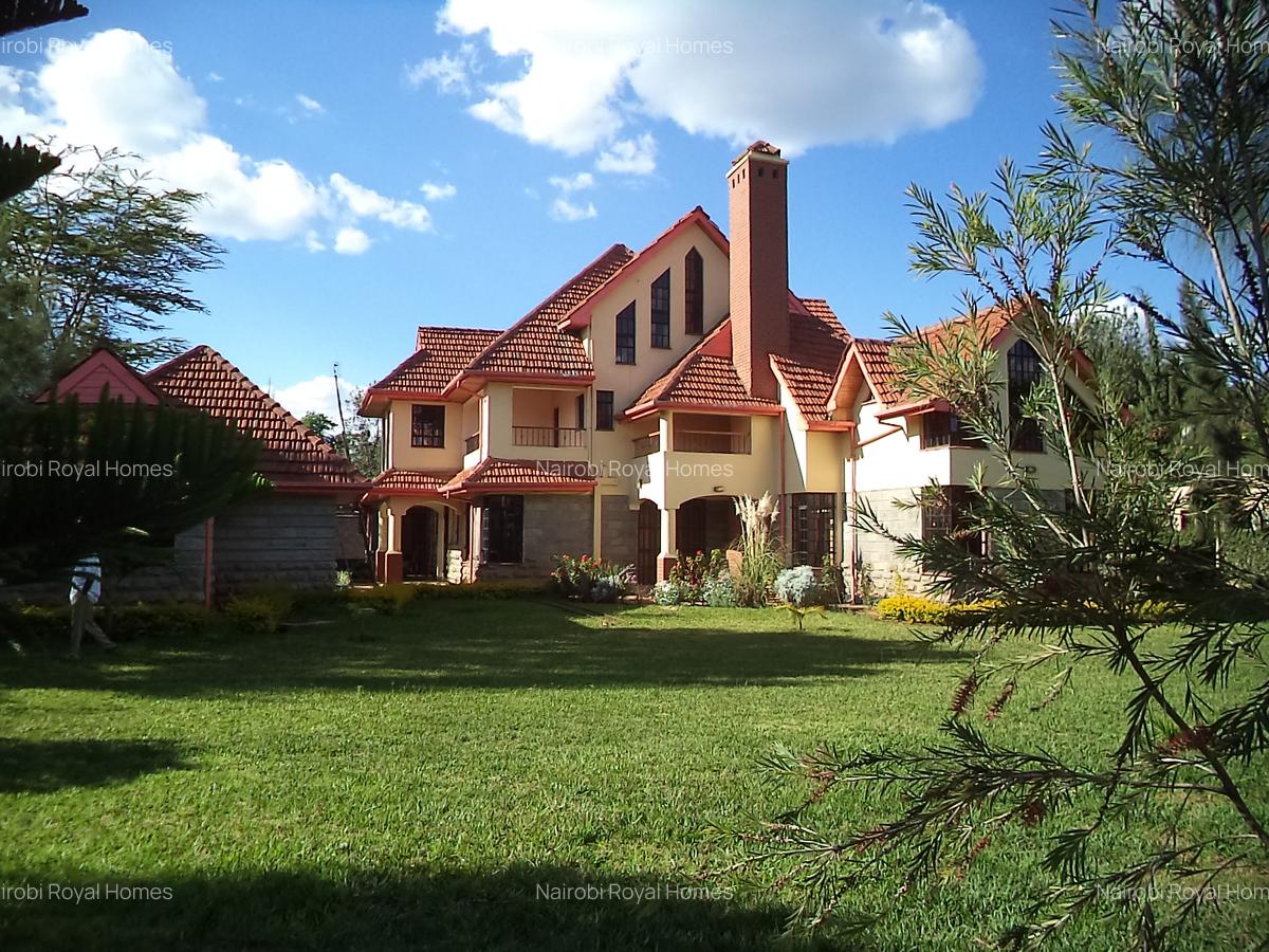 5 Bed House with En Suite at Mimosa Drive - 5