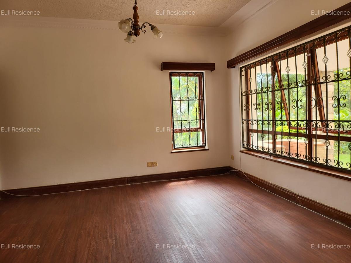 5 Bed Townhouse with En Suite at Runda Drive - 3