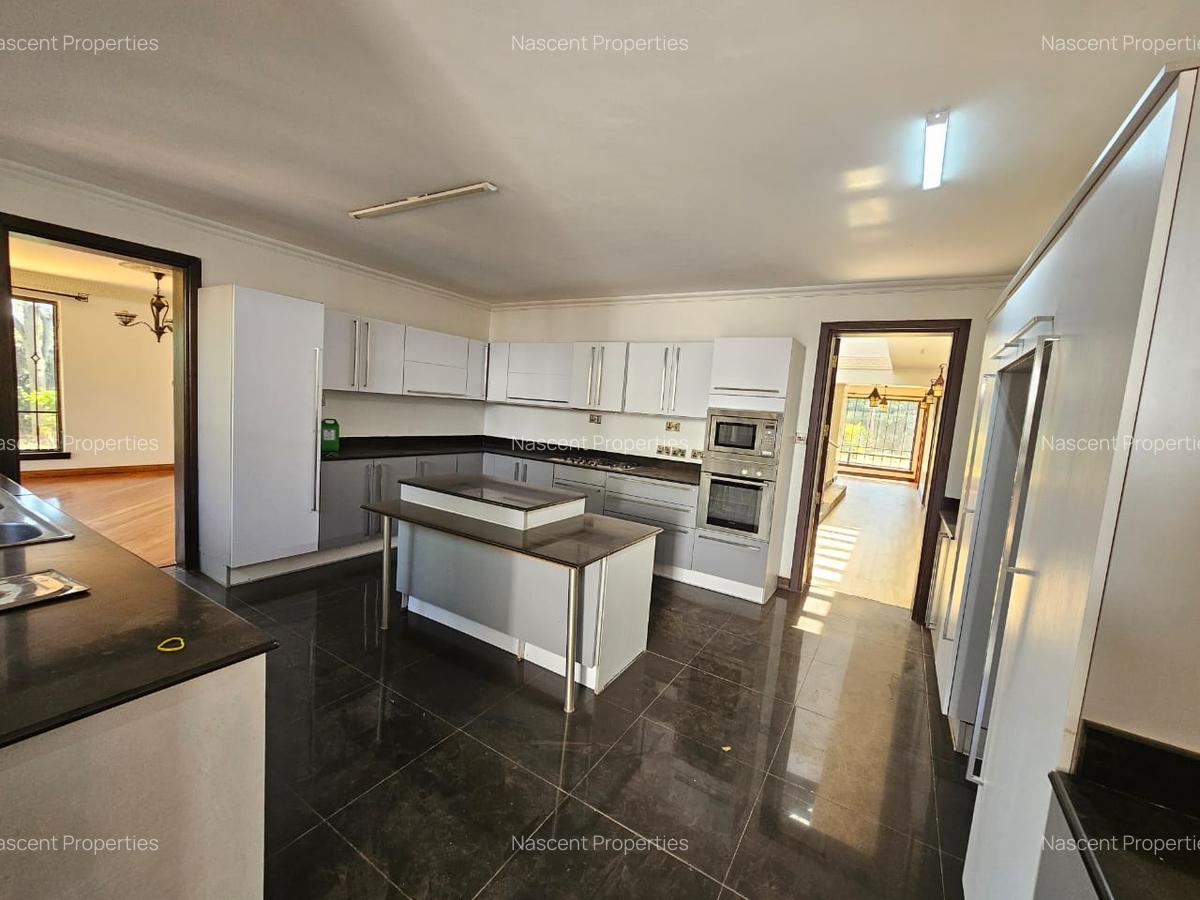 5 Bed House with En Suite in Runda - 8