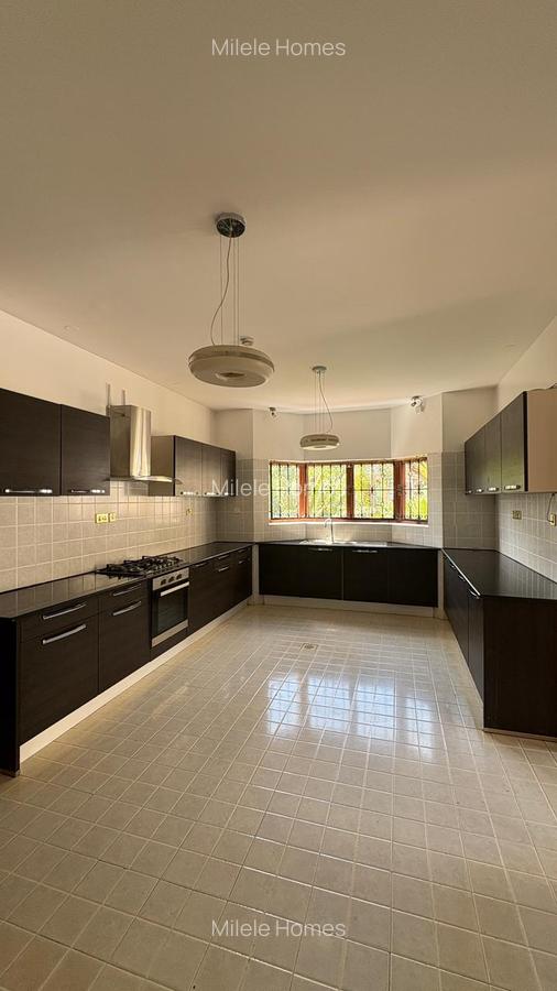 5 Bed Villa with En Suite at Mimosa - 12