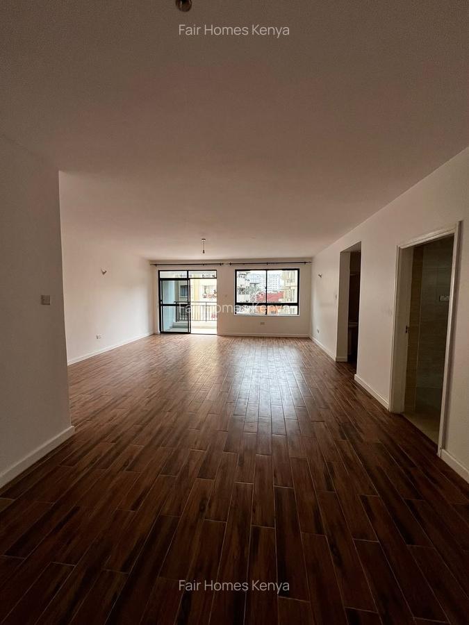 3 Bed Apartment with En Suite at Hatheru Road - 4
