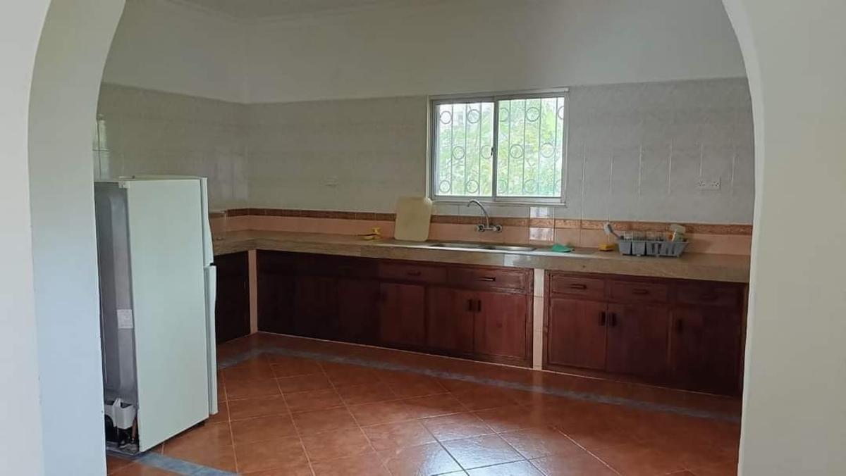 4 Bed House with En Suite at Nyali Links Road - 8