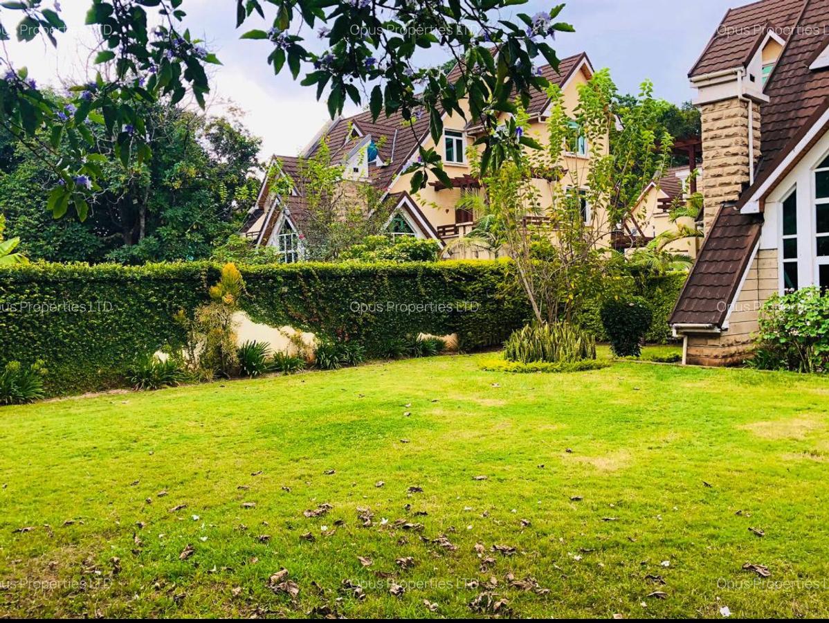 5 Bed Villa with En Suite in Lavington - 6