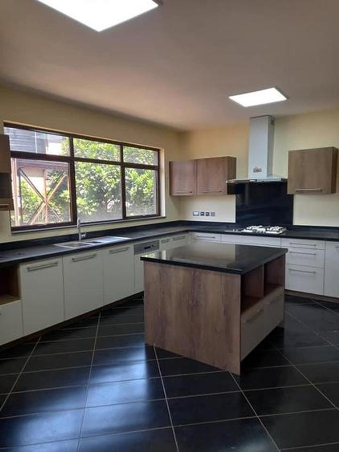 5 Bed Townhouse with En Suite in Lavington - 9