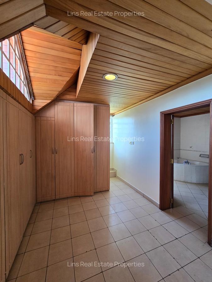 5 Bed House with En Suite in Runda - 19