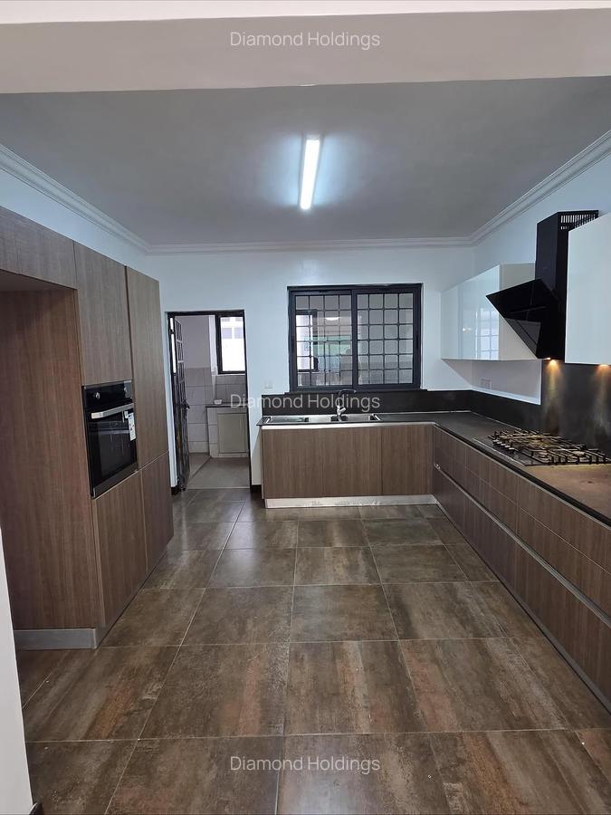 3 Bed Apartment with En Suite at Parklands - 1