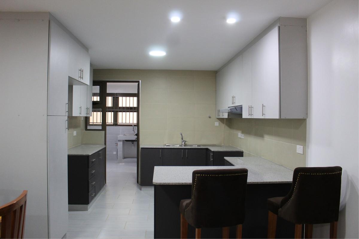 2 Bed Apartment with En Suite in Lavington - 10