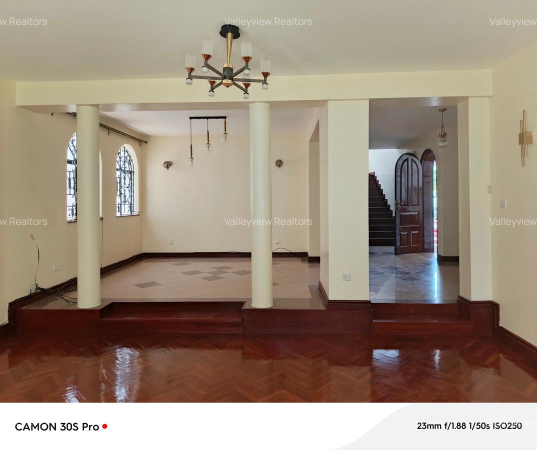 5 Bed Townhouse with En Suite at Riverside - 9