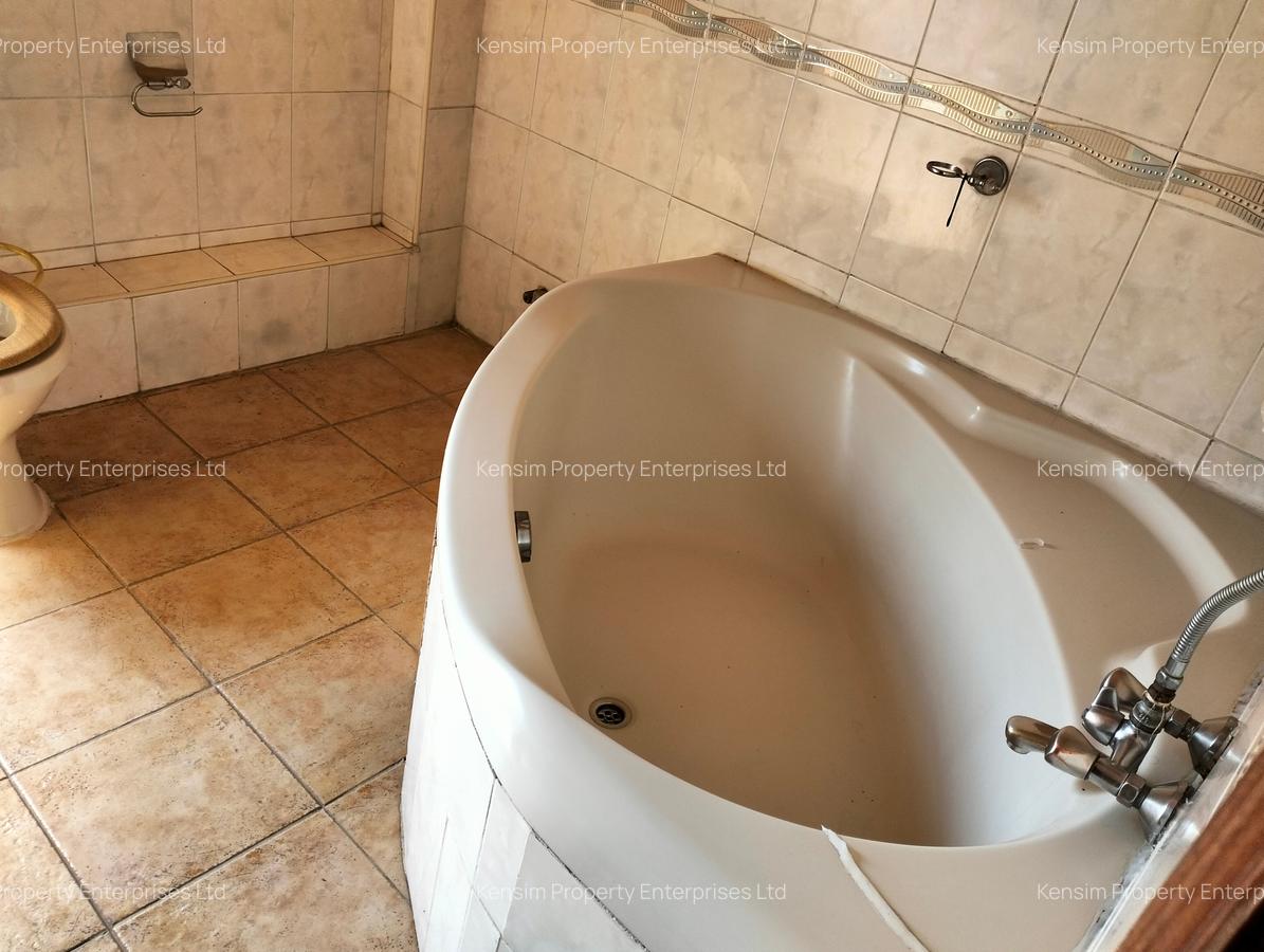 4 Bed Townhouse with En Suite in Lavington - 17