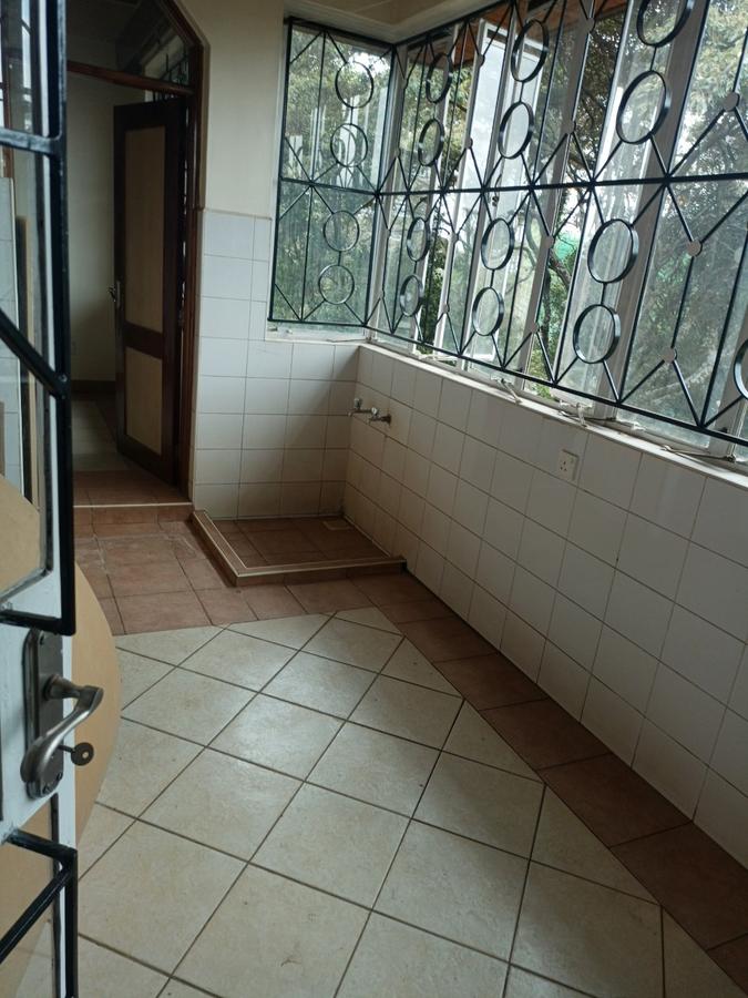 3 Bed Apartment with En Suite in Kilimani - 12