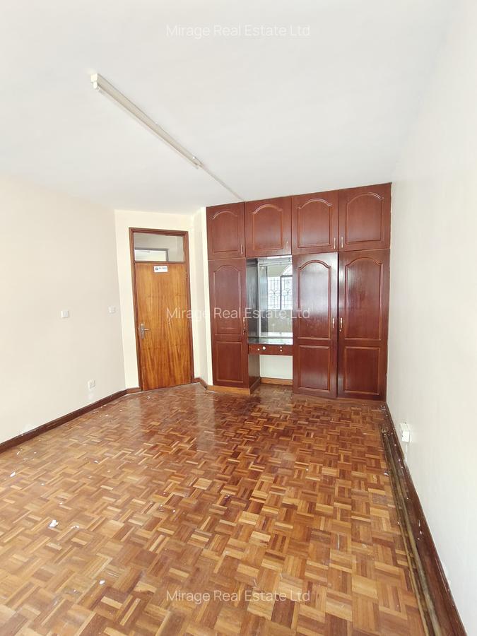 3 Bed Apartment with Swimming Pool in Kilimani - 14