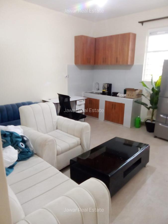 1 Bed House with En Suite at Hatheru Road - 9