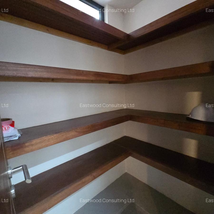 3 Bed Apartment with En Suite at The Crescent - 4