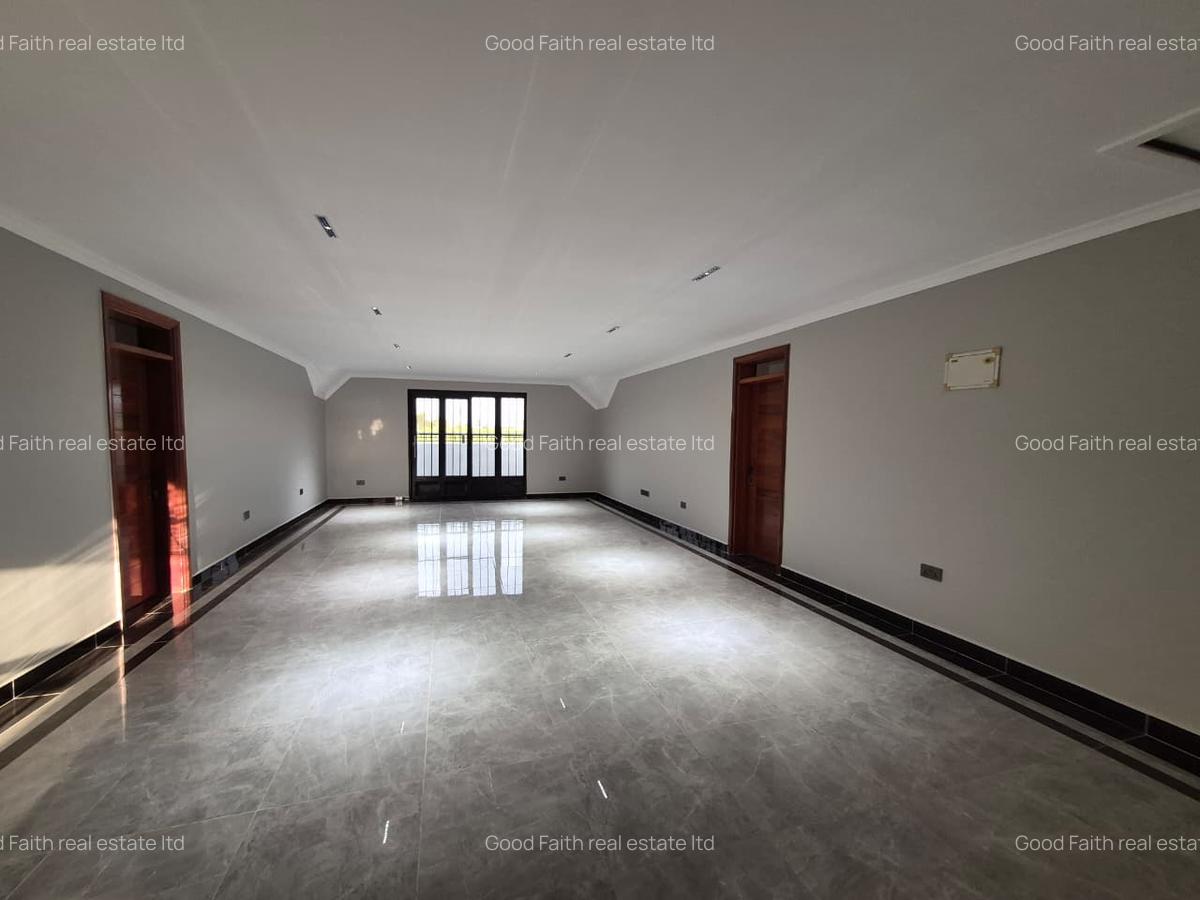 5 Bed House with En Suite in Runda - 5