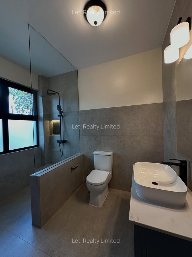 5 Bed House with En Suite in Runda - 10