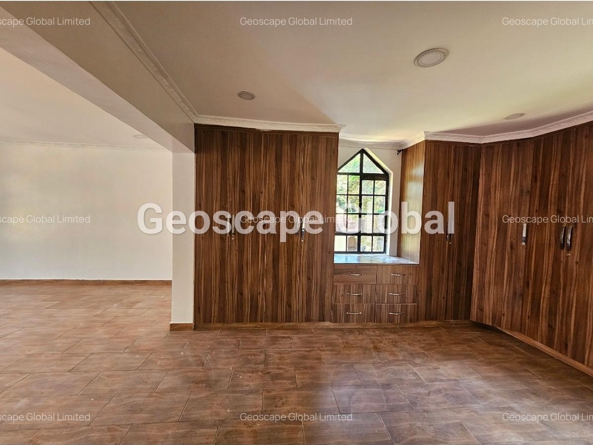 5 Bed Townhouse with En Suite in Kyuna - 4