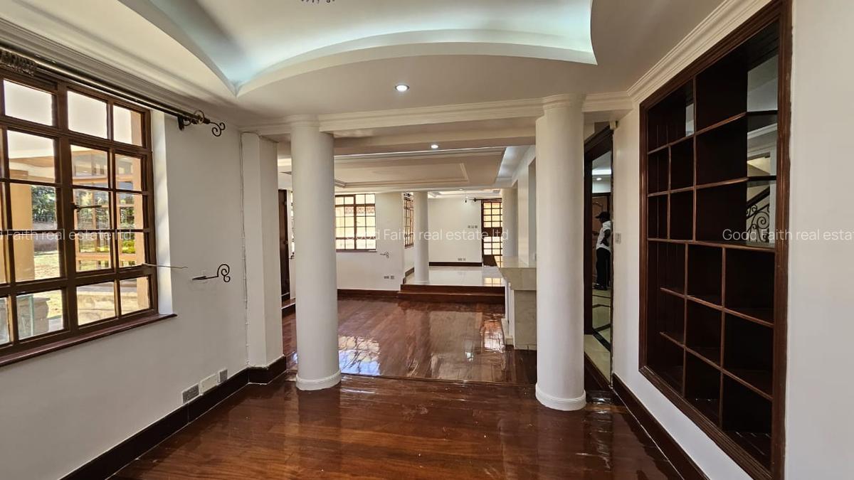 5 Bed House with En Suite in Runda - 11