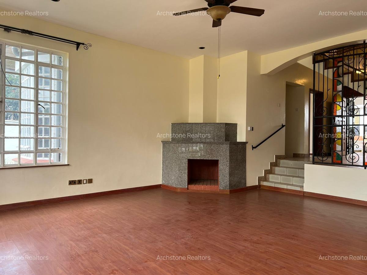 6 Bed House with En Suite in Runda - 2