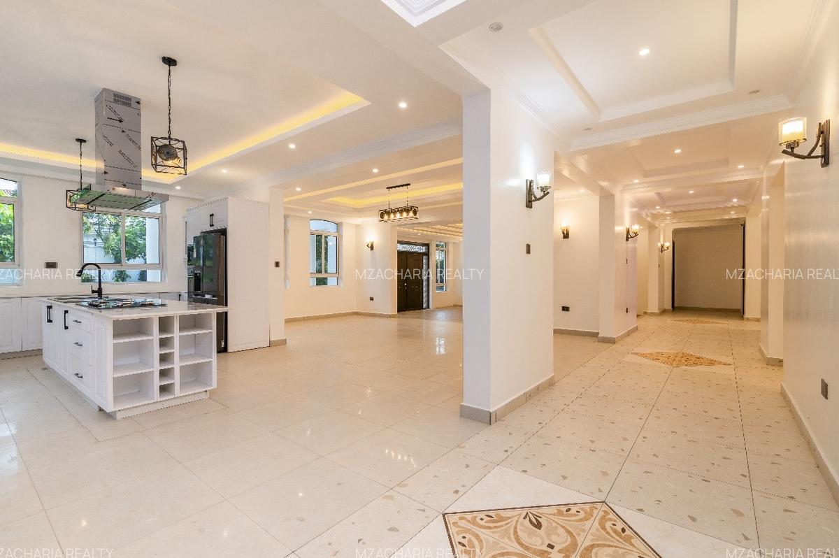 5 Bed Villa with En Suite in Runda - 11