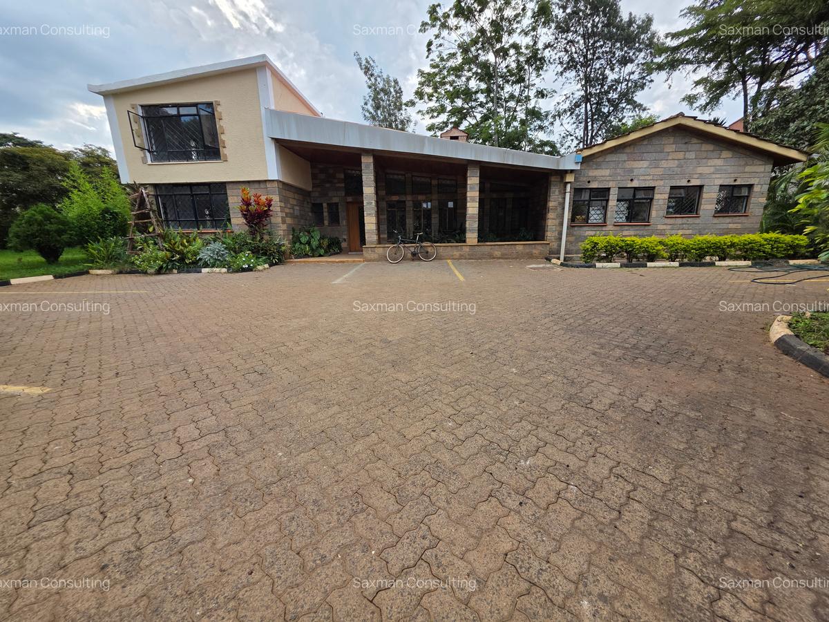 4 Bed House with En Suite in Lavington - 18
