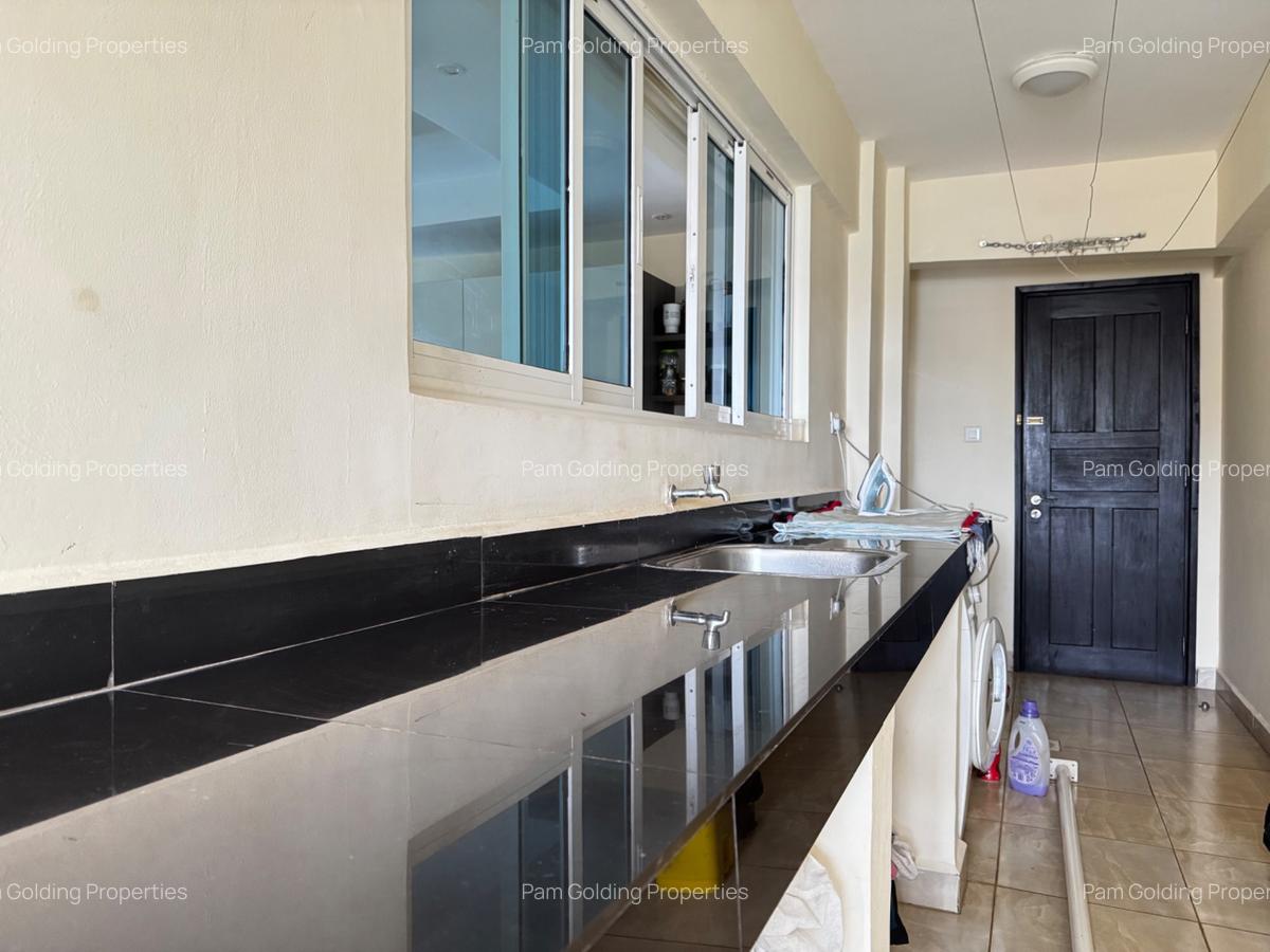 Furnished 3 Bed Apartment with En Suite in Riverside - 18