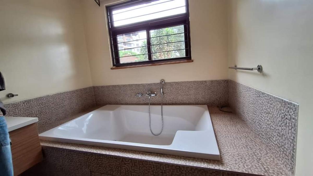 5 Bed Townhouse with En Suite at Lavington - 5