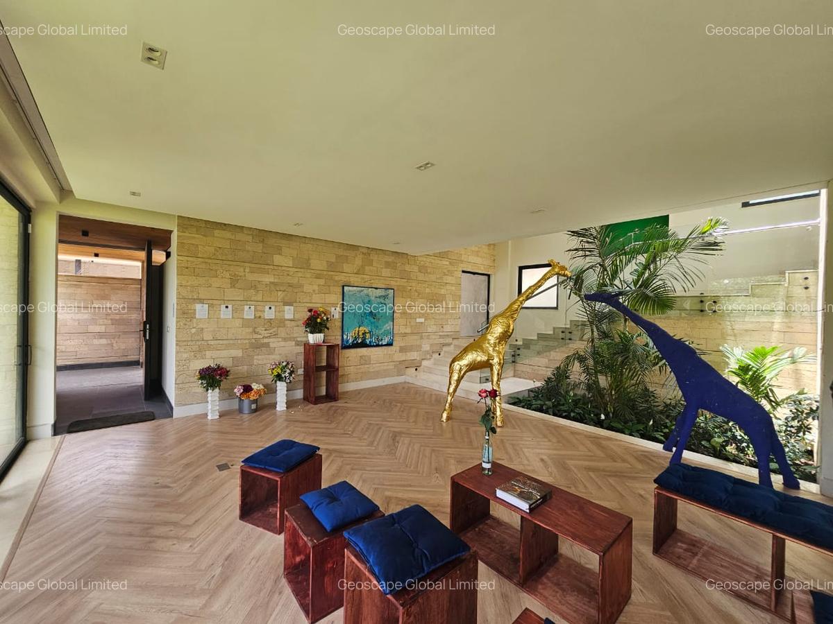 5 Bed Townhouse with En Suite in Spring Valley - 4