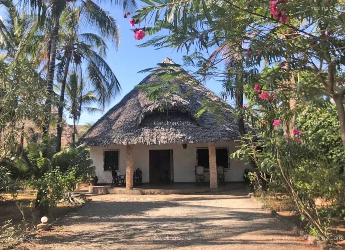 6 Bed Villa with En Suite in Watamu - 4