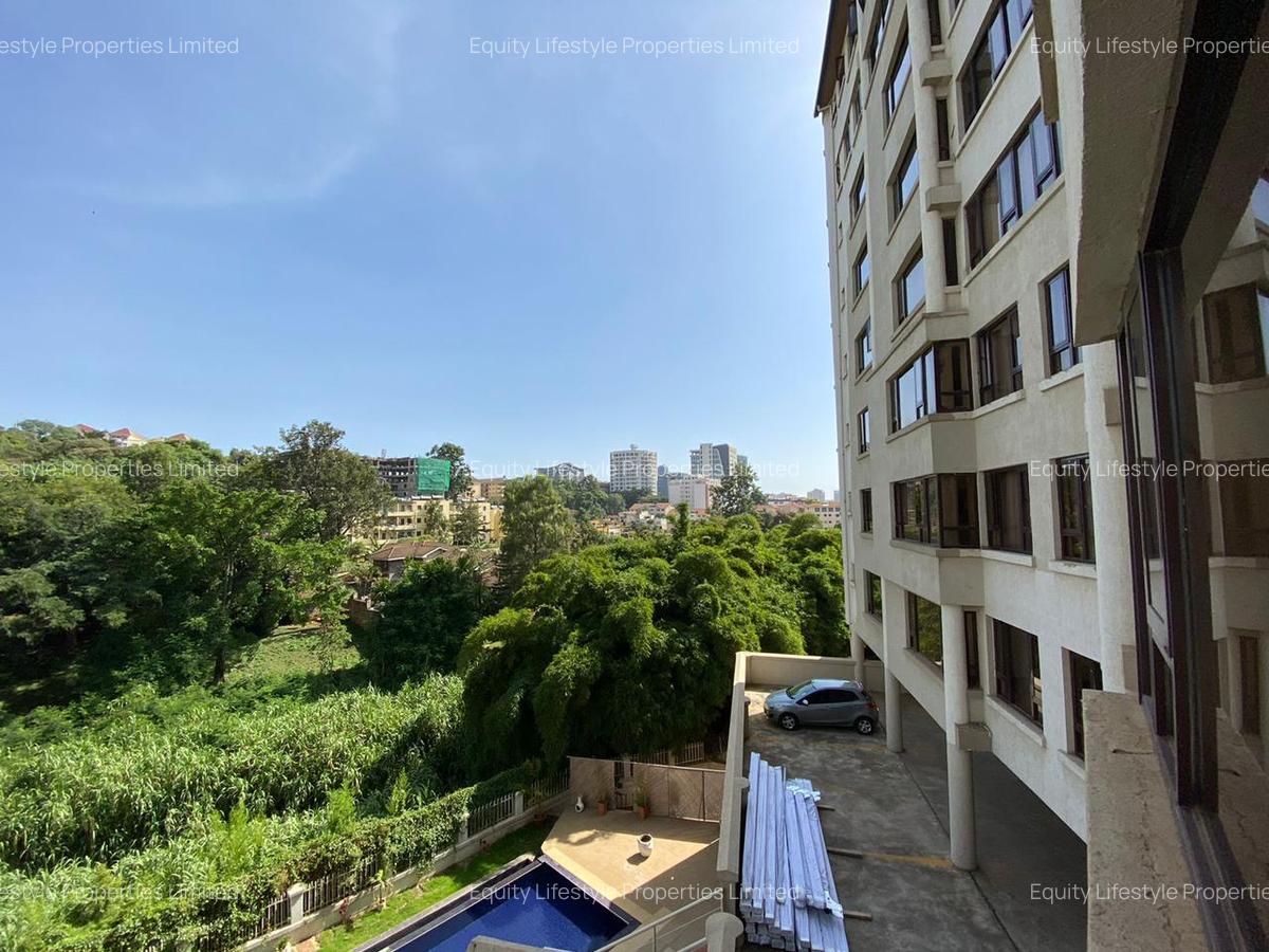 3 Bed Apartment with Swimming Pool in Riverside - 9