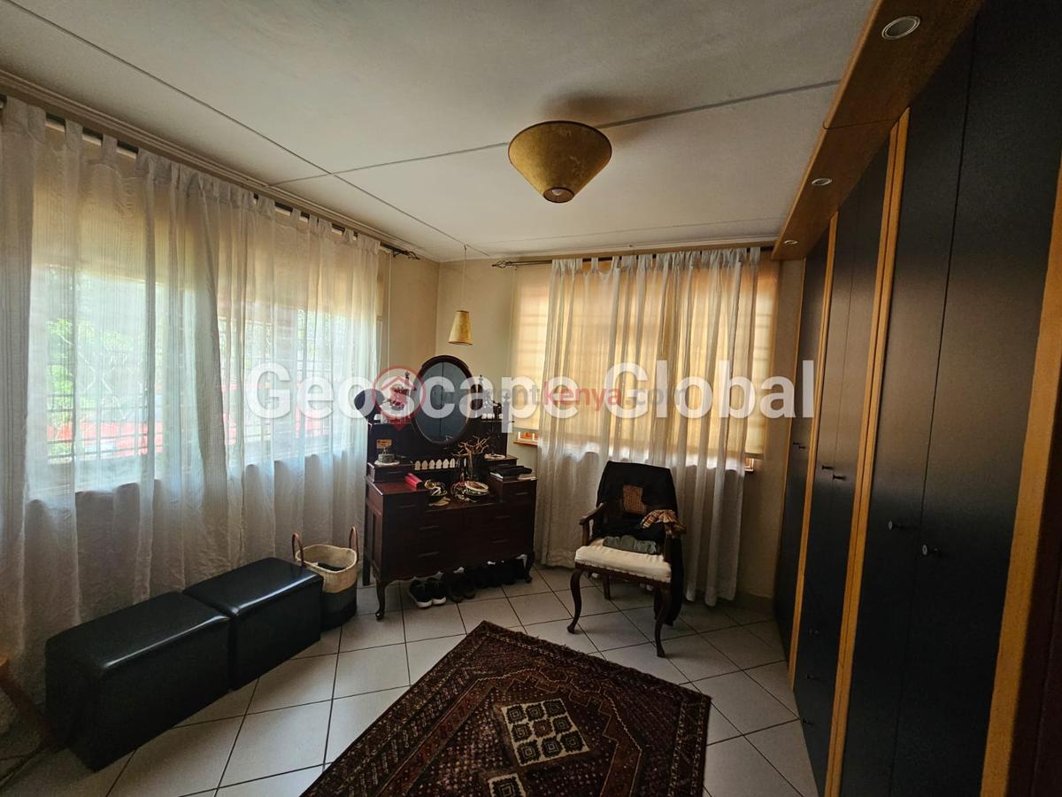 2 Bed House with En Suite in Rosslyn - 12