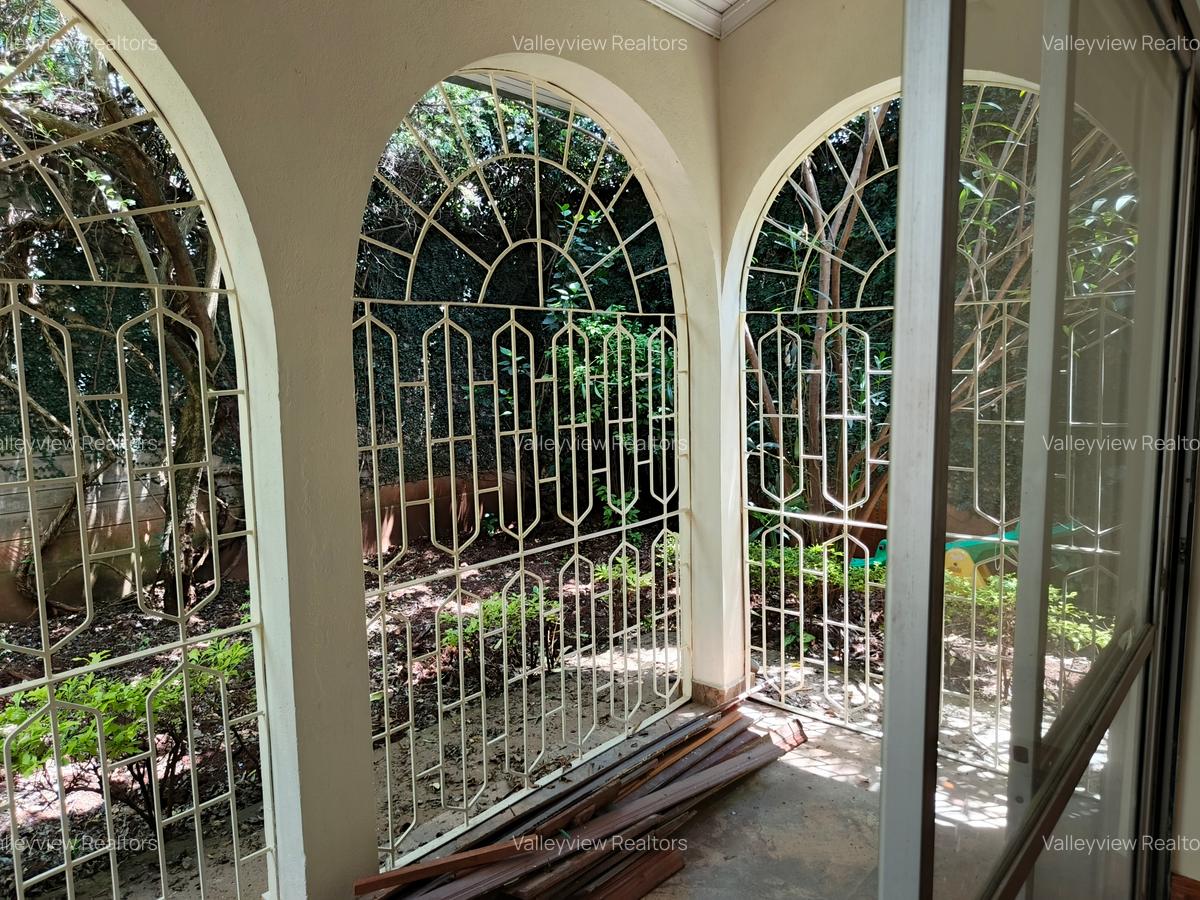 4 Bed Townhouse with En Suite at Lavington - 2