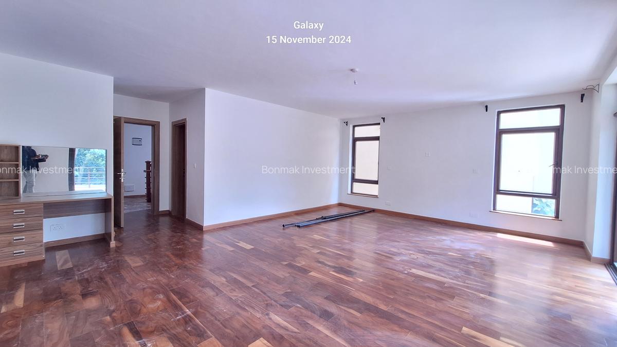 5 Bed Townhouse with En Suite at Lavington Green. - 11