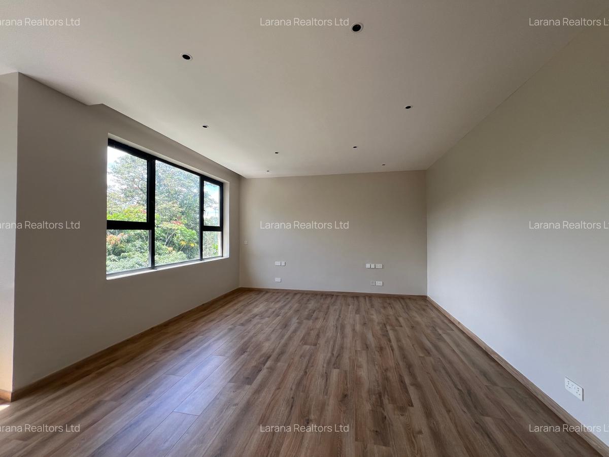 5 Bed Townhouse with En Suite at Manyani Cl - 10