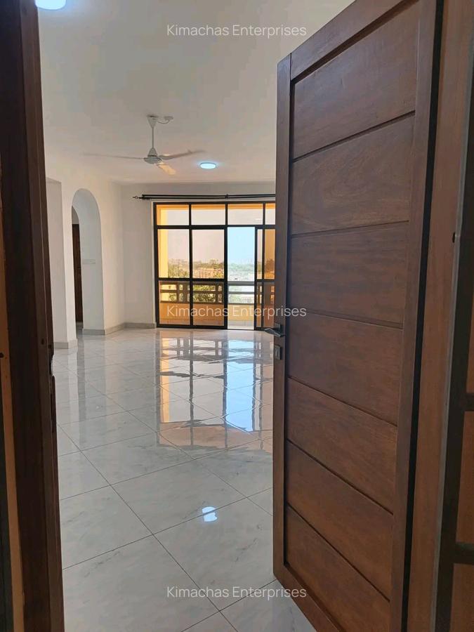 3 Bed Apartment with En Suite at Off Links Road - 3