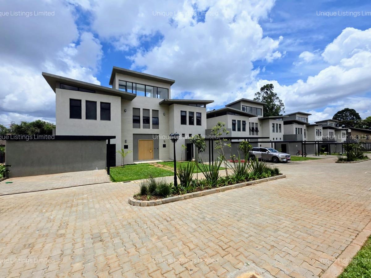 5 Bed Villa with En Suite in Runda - 1