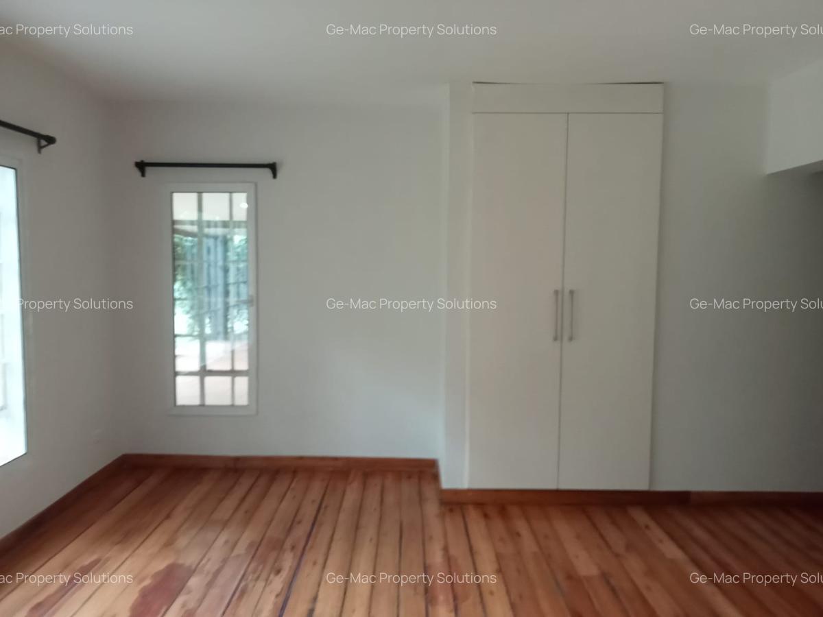 3 Bed House with En Suite in Ridgeways - 17