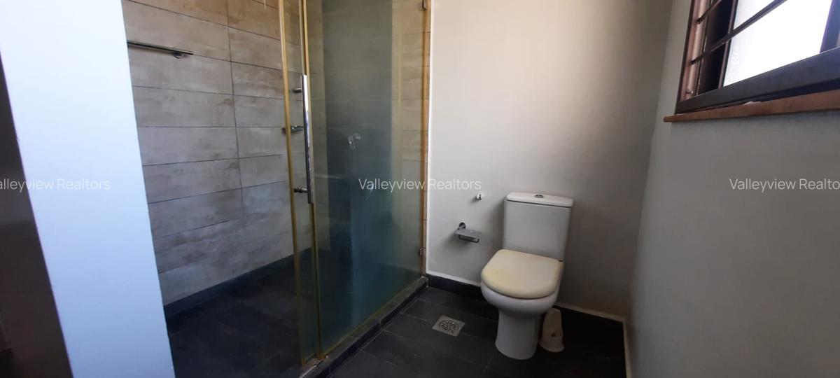 5 Bed Townhouse with En Suite at Lavington - 9