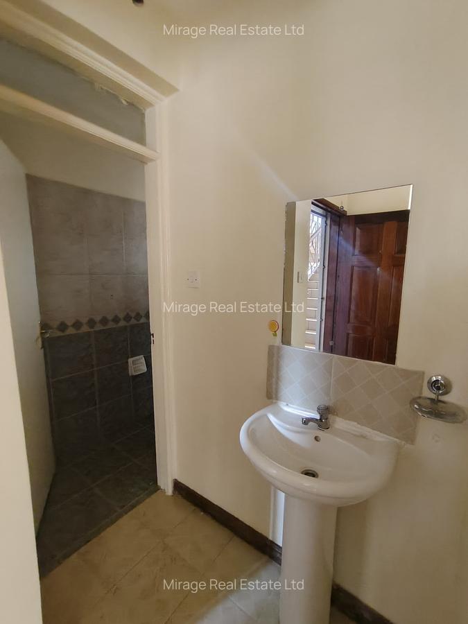 3 Bed Apartment with Swimming Pool in Kilimani - 5