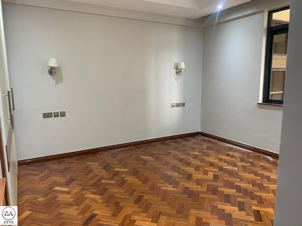 Serviced 4 Bed Apartment with En Suite at Riverside Drive - 17