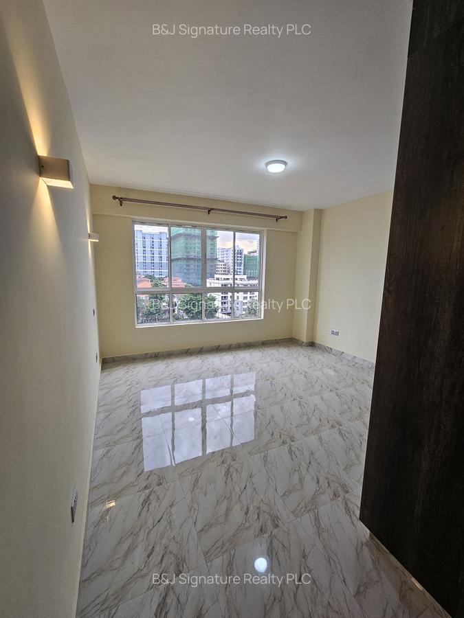 4 Bed Apartment with En Suite in Parklands - 15