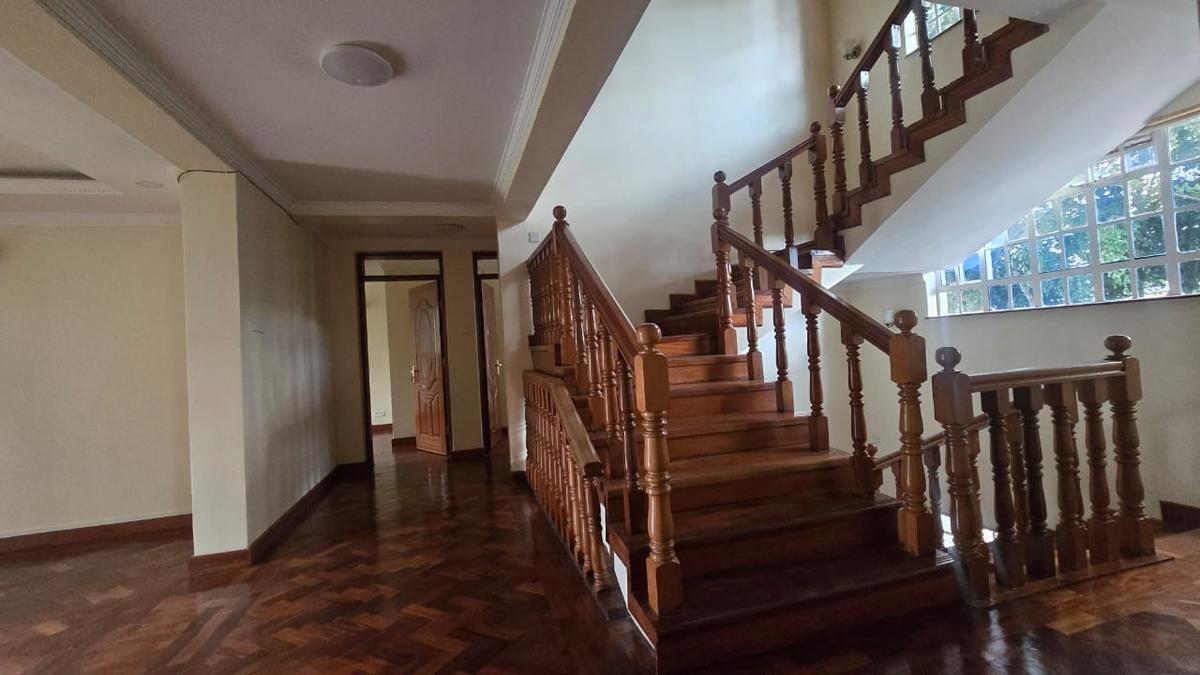 5 Bed Townhouse with En Suite in Lavington - 6