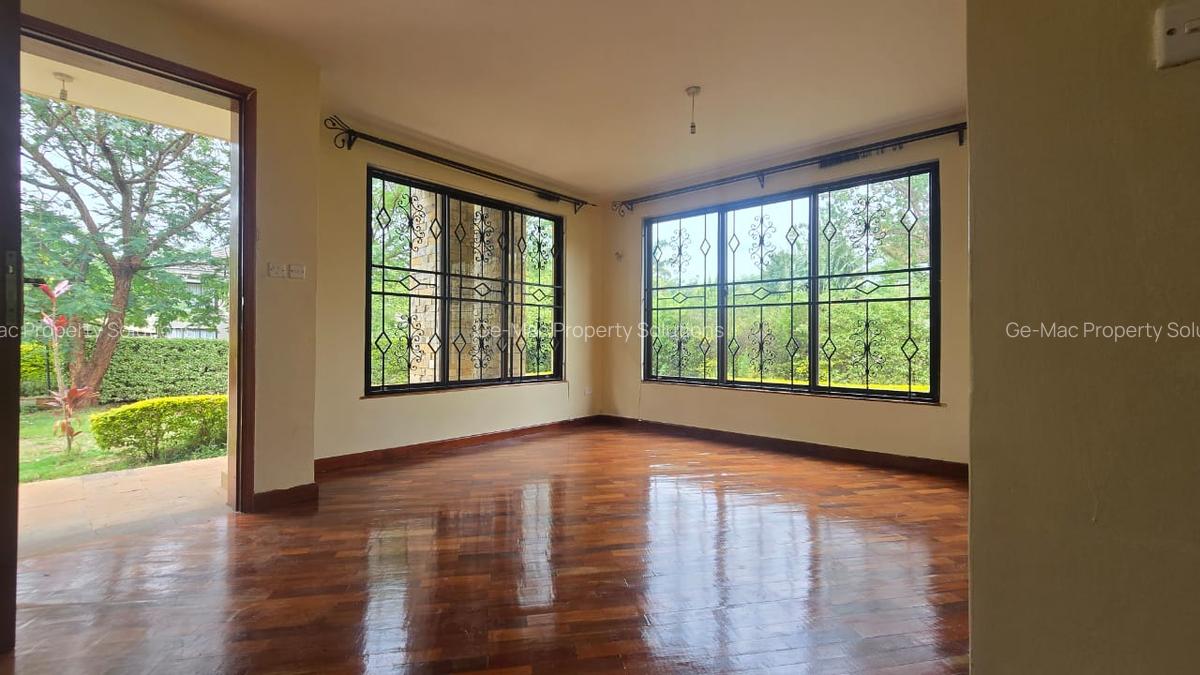 4 Bed House with En Suite in Garden Estate - 3