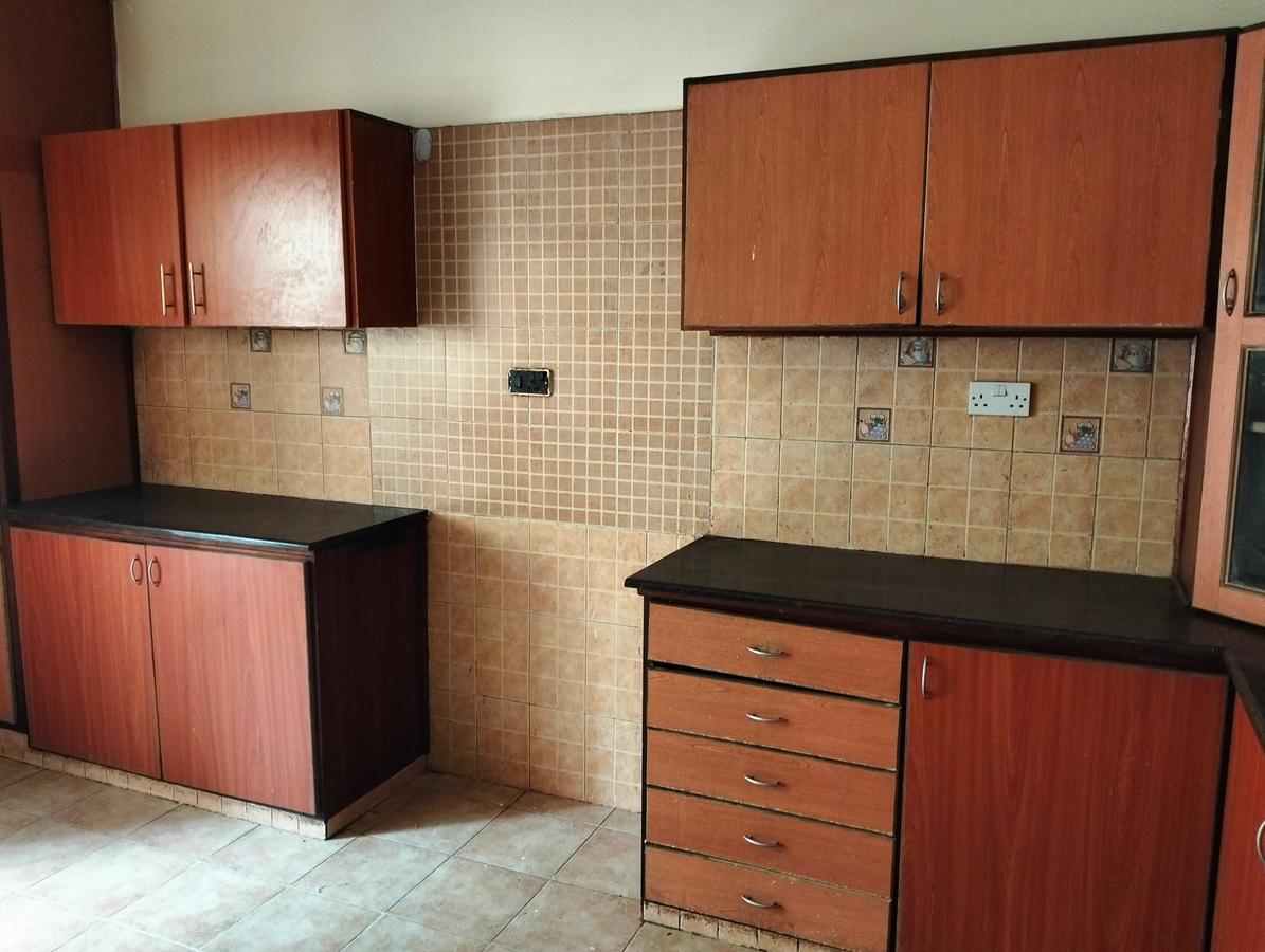 5 Bed Townhouse with En Suite in Lavington - 5