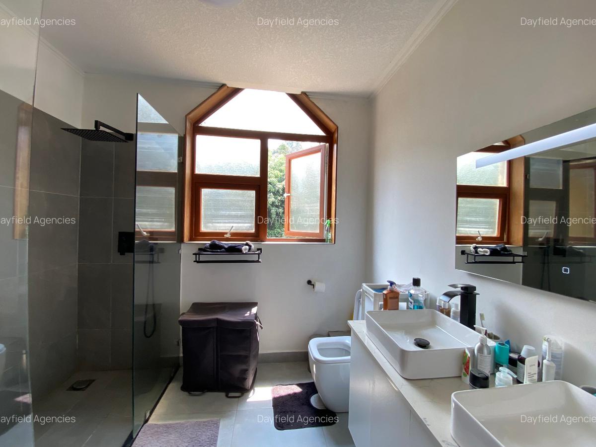 5 Bed House with En Suite in Spring Valley - 11