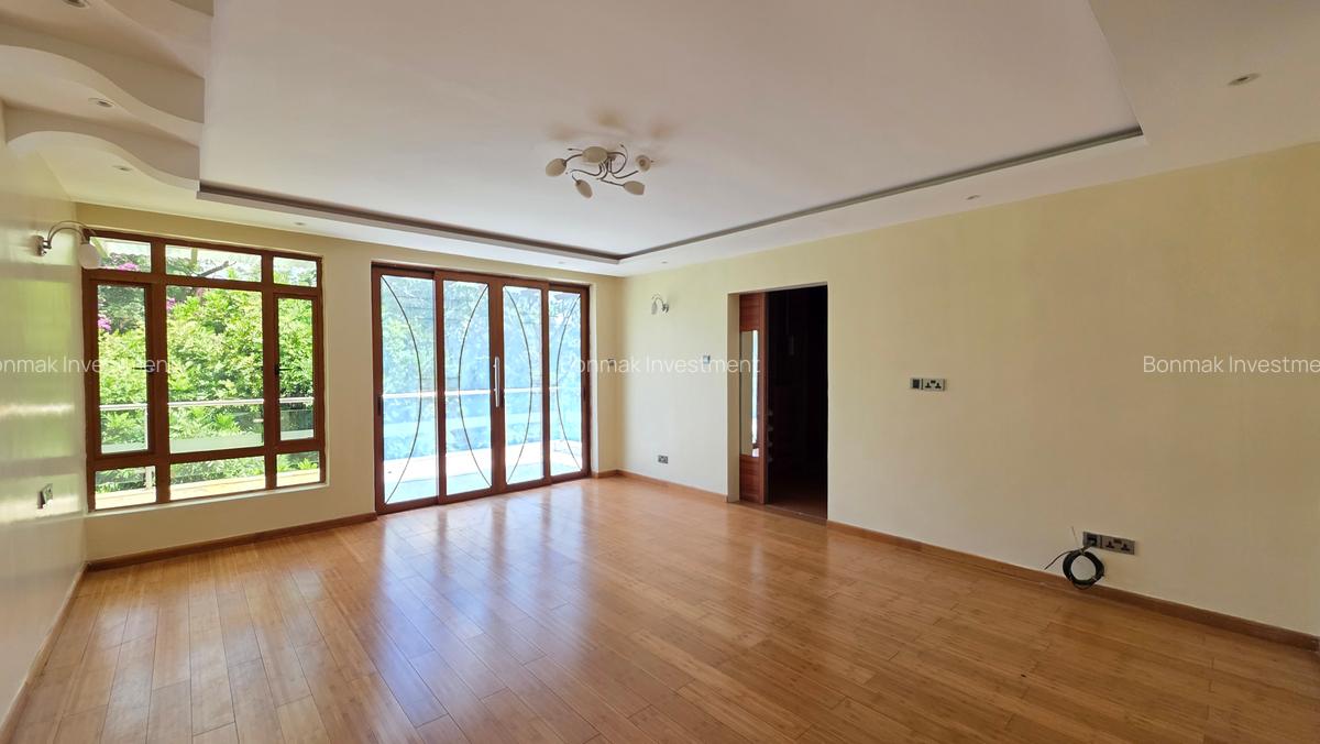5 Bed Townhouse with En Suite at Lavington Green - 8