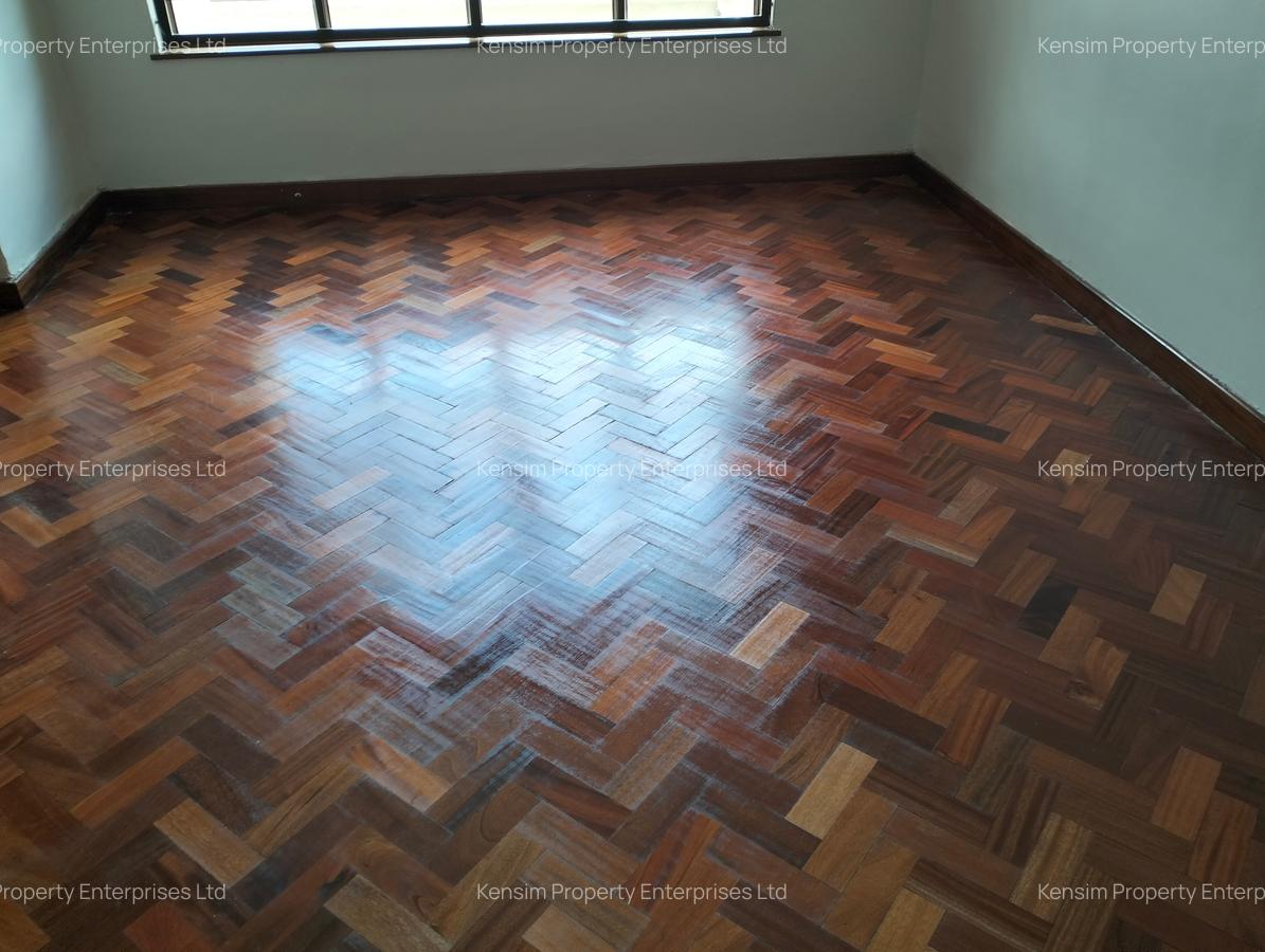 5 Bed Townhouse with En Suite in Lavington - 12