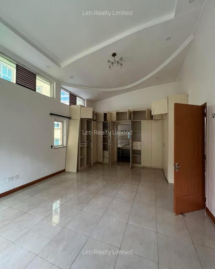 4 Bed Townhouse with En Suite in Riverside - 5