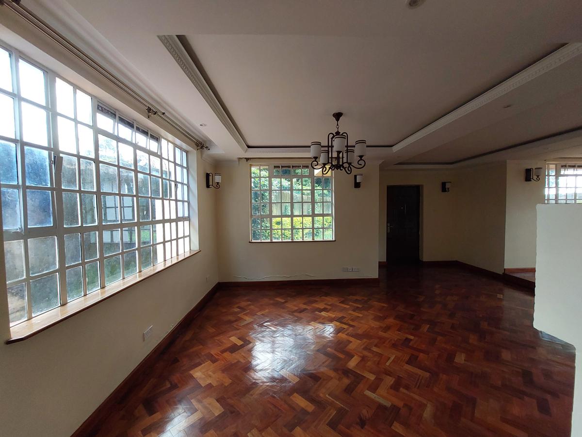 6 Bed Townhouse with En Suite at Lavington Road - 4